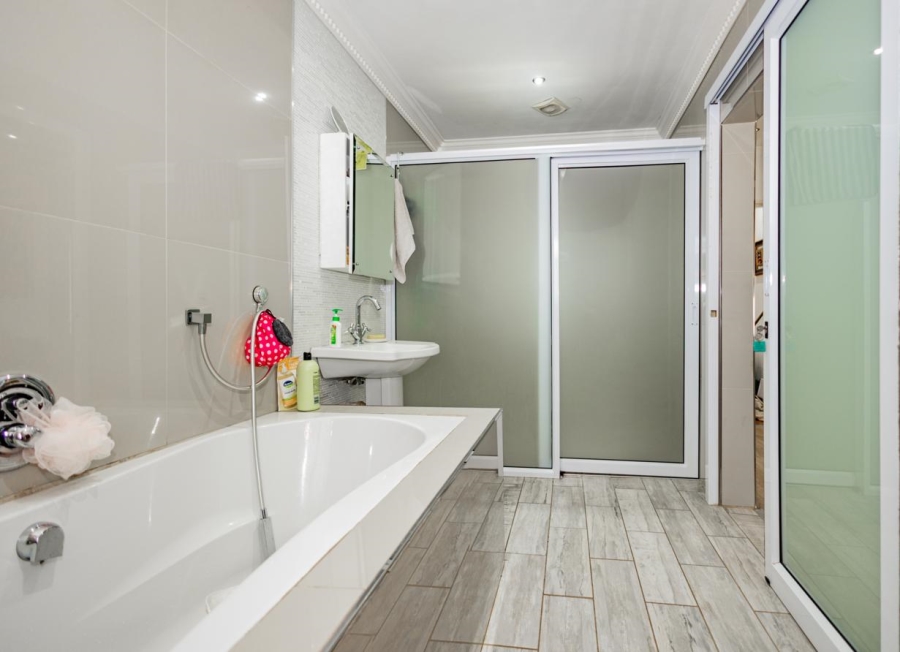 8 Bedroom Property for Sale in Joostenbergvlakte Western Cape